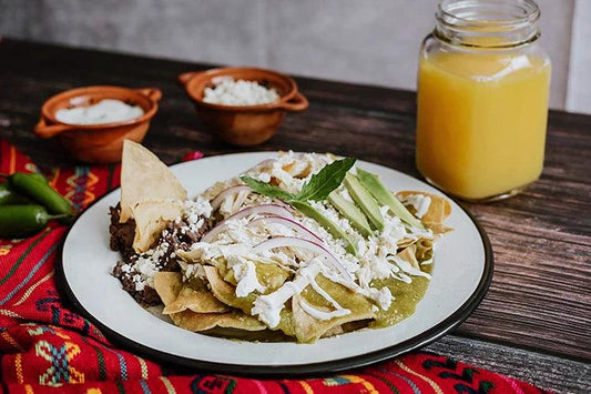 Une délicieuse recette de chilaquiles avec Las Chachitas, pour un brunch mexicain réussi.